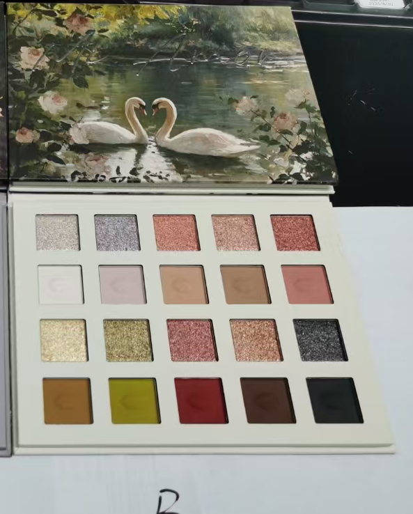 Bohemian Beauty Eyeshadow Palette: Vivid Hues for Bold Expressions